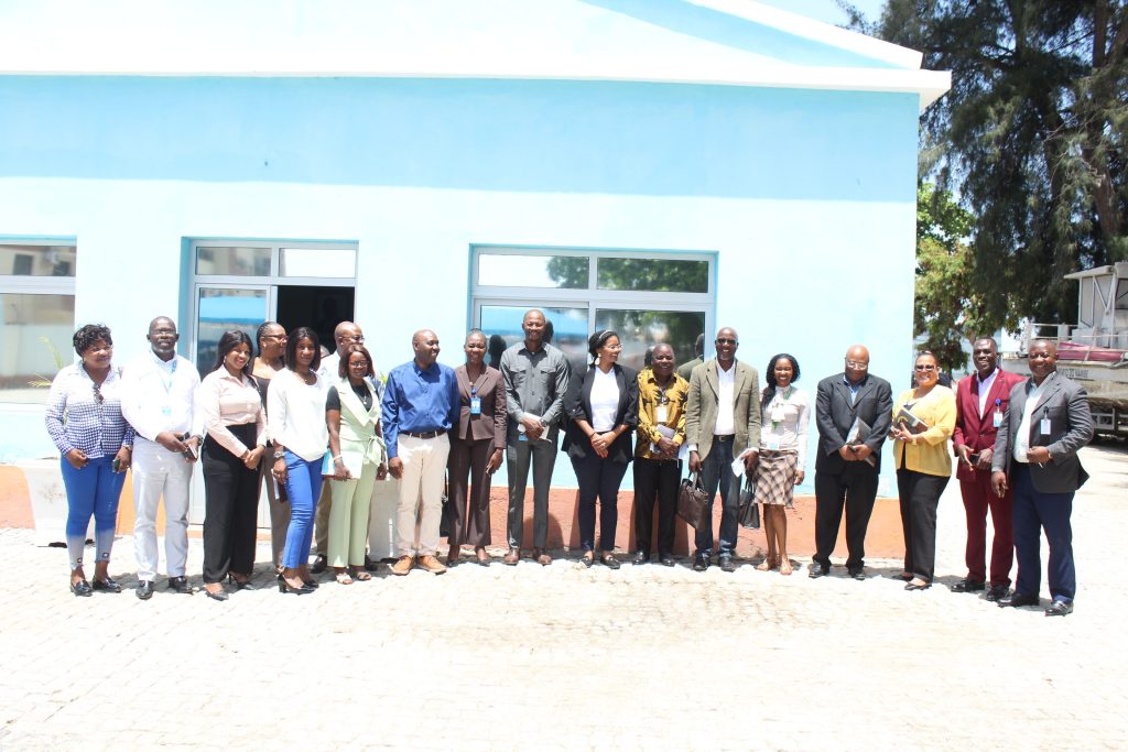 Os trabalhadores do Porto do Namibe -E.P., foram esta quinta-feira, 23 de Fevereiro exortados a prosseguir na senda do respeito pelos princípios da deontologia e ética profissional para a racionalização da administração da coisa pública.